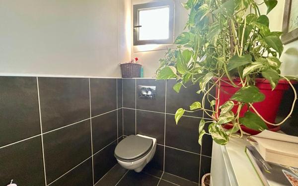 Appartement à vendre    3 pièces • 64 m2 Marseille 9