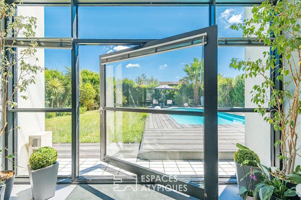 Maison manifeste aux volumes spectaculaires