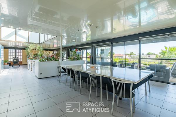 Maison manifeste aux volumes spectaculaires