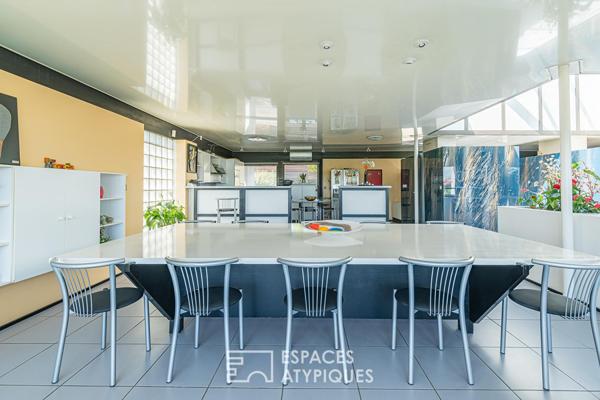 Maison manifeste aux volumes spectaculaires