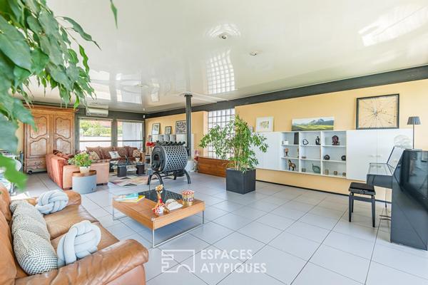 Maison manifeste aux volumes spectaculaires