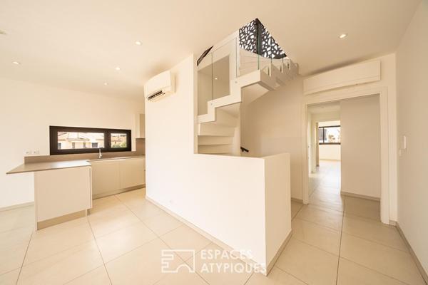 Villa-appartement contemporaine en bord de canal