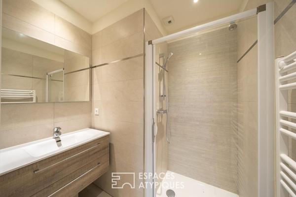 Villa-appartement contemporaine en bord de canal