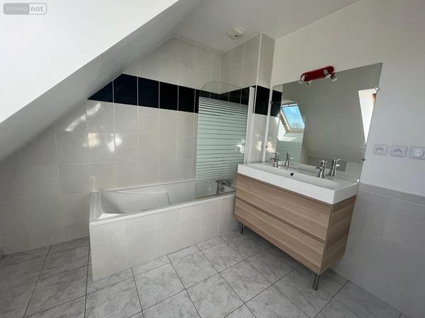 Maison à louer à Montfort-sur-Meu en Ille-et-Vilaine (35160), ref : 048-L2124   
-25 km Ouest de RENNES