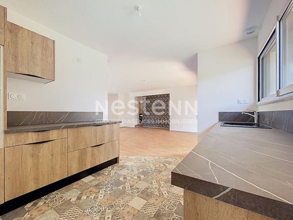 Maison neuve de plain pied à vendre Vayrac : DPE A, conso 50 € par mois, 3 chambres, sous décennale, garage électrique, panneaux solaires, pompe à chaleur, climatisation, matériaux haut de gamme.