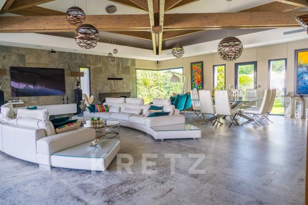 Exceptionnelle villa en bord de mer