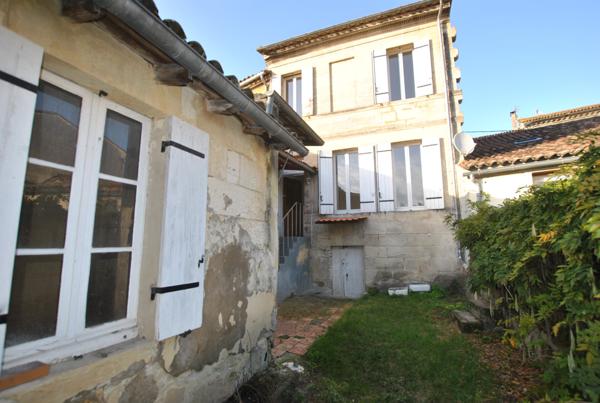 Maison de ville avec terrain. Budget 185 000€