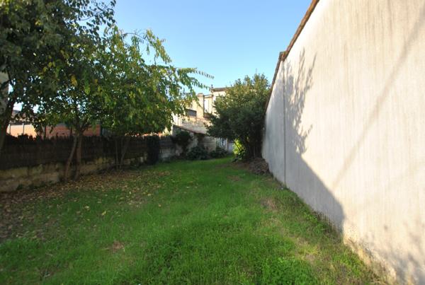 Maison de ville avec terrain. Budget 185 000€