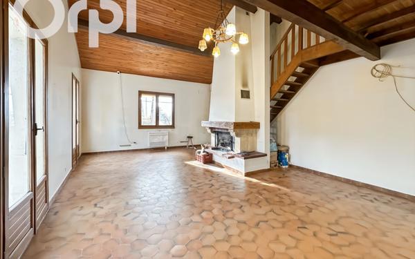 Maison à vendre    6 pièces •  Ucel