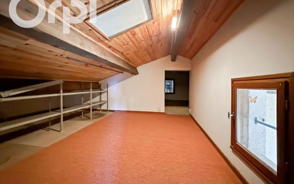 Maison à vendre    6 pièces •  Ucel