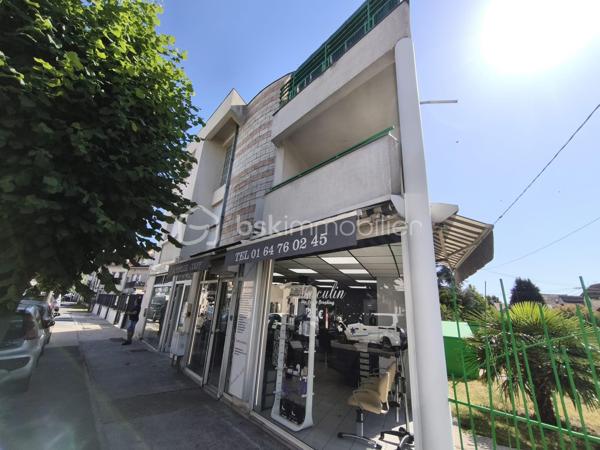 🏢 IMMEUBLE DE RAPPORT ENTIÈREMENT LOUÉ – 7 LOGEMENTS, 2 COMMERCES, 6 BOX ET 6 STATIONNEMENTS – VILLEPARISIS 

Vous recherchez un investissement patrimonial offrant des revenus locatifs immédiats et une occupation complète des lots ? 
Découvrez cet immeuble de rapport en monopropriété situé sur la commune de Villeparisis, composé de 7 logements et de 2 commerces, l'ensemble étant actuellement loué.
 Cet ensemble immobilier constitue une opportunité idéale pour un investisseur souhaitant acquérir un bien générant des revenus dès l'acquisition tout en bénéficiant d'une gestion simplifiée grâce à l'absence de copropriété. 

🔹 Composition de l'immeuble Partie habitation : • Un appartement F2 de 49 m² avec box • Un appartement F1 de 36 m² avec terrasse de 6 m² • Un appartement F2 de 49 m² avec box • Un appartement F3 de 63 m² avec terrasse de 14 m² et box • Un appartement F1 de 36 m² avec terrasse de 6 m² • Un appartement F2 de 49 m² avec box • Un appartement F3 de 65 m² avec box Plusieurs logements disposent d'espaces extérieurs tels que des terrasses, apportant un véritable confort aux locataires. Partie commerciale : • Une laverie • Un salon de coiffure La présence de deux commerces en rez-de-chaussée permet une diversification des revenus locatifs et participe à l'attractivité de l'ensemble immobilier. 

🔹 Annexes et stationnements • 6 box individuels • 6 places de stationnement privatives Des prestations particulièrement appréciées dans le secteur, offrant un confort supplémentaire aux occupants et renforçant l'attractivité locative de l'immeuble. 

🔹 Revenus locatifs • Revenus annuels habitation : 68 052 € • Revenus annuels commerces : 24 413,60 € HT ➡️ Revenus locatifs annuels totaux : 92 465,60 € L'ensemble des lots est actuellement occupé avec des baux en cours, certains allant jusqu'en 2029. 

🔹 Informations complémentaires • Prix de vente : 1 400 000 € • Immeuble vendu entièrement loué • Monopropriété sans copropriété • Aucun lot vacant 

🔹 Les atouts de cet investissement ✅ Immeuble entièrement loué ✅ Revenus locatifs immédiats ✅ 9 lots générant des revenus diversifiés ✅ Mixité habitation/commerces ✅ 6 box individuels et 6 places de stationnement ✅ Terrasses sur plusieurs logements ✅ Gestion simplifiée grâce à l'absence de copropriété ✅ Secteur recherché de Villeparisis à proximité des commerces, écoles, transports et principaux axes routiers Un ensemble immobilier rare sur le secteur, idéal pour un investisseur souhaitant acquérir un patrimoine locatif déjà exploité et générant des revenus dès l'acquisition. 📞 Dossier complet comprenant baux, diagnostics et éléments financiers disponible sur demande.