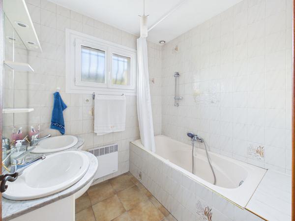 Maison Montelimar 8 pièce(s) 115 m2