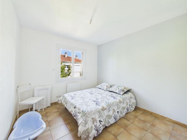 Maison Montelimar 8 pièce(s) 115 m2