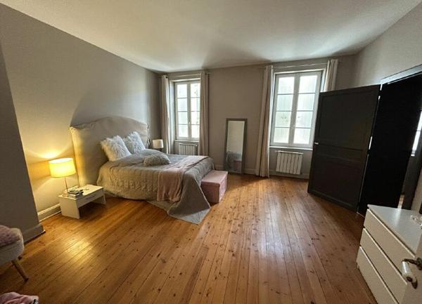 Maison à vendre    5 pièces •  Layrac