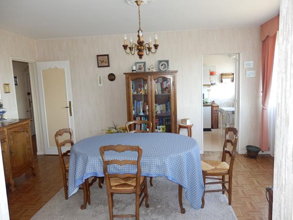 EN EXCLUSIVITE - bel appartement T4 avec vue dégagée- LAVAL Laval EN EXCLUSIVITE - bel appartement T4 avec vue dégagée- LAVAL Laval