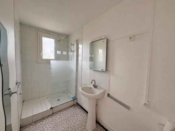 APPARTEMENT T2 A LOUER A LE COTEAU - GARE