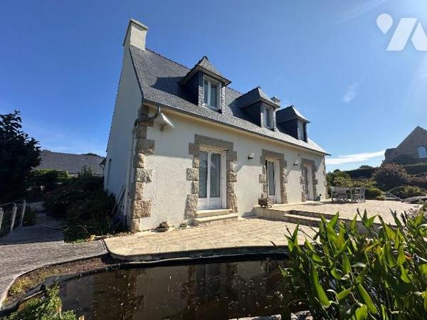 Idéalement située au coeur de Ploumanac'h, cette maison bénéficie d'un emplacement rare, à seul...