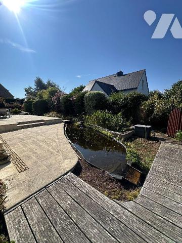 Idéalement située au coeur de Ploumanac'h, cette maison bénéficie d'un emplacement rare, à seul...