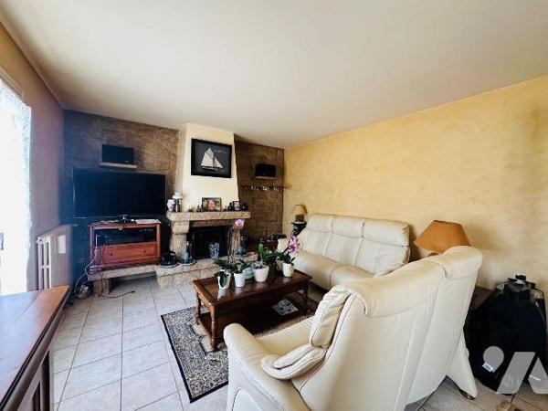Idéalement située au coeur de Ploumanac'h, cette maison bénéficie d'un emplacement rare, à seul...