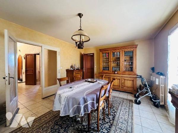 Idéalement située au coeur de Ploumanac'h, cette maison bénéficie d'un emplacement rare, à seul...