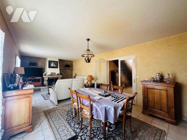 Idéalement située au coeur de Ploumanac'h, cette maison bénéficie d'un emplacement rare, à seul...