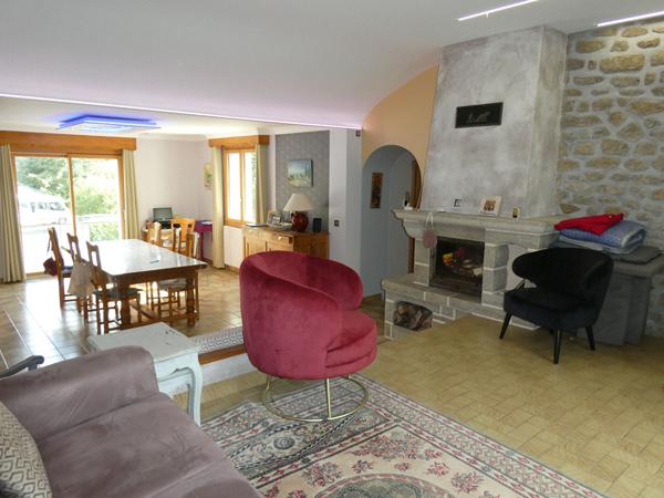 Maison avec jardin à la campagne sans vis à vis. Aron