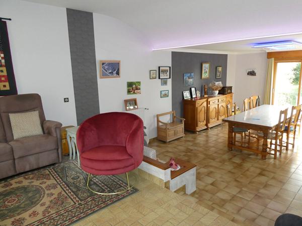 Maison avec jardin à la campagne sans vis à vis. Aron