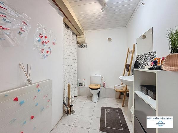 Murs commerciaux + fonds de commerce bar-restaurant (licence IV) avec terrasse et logement de fonction à vendre RUOMS (07)