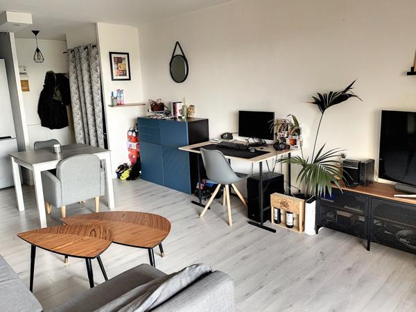 Appartement T2 entierement renové + balcon sud