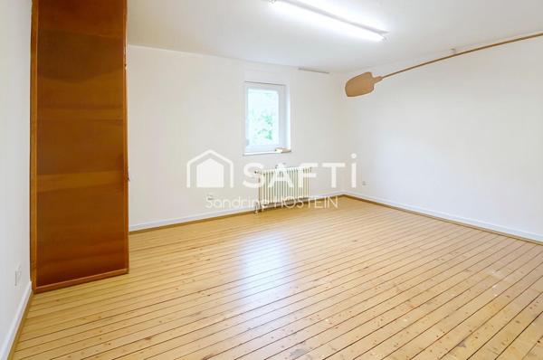 Maison mitoyenne avec 4 chambres, jardin et garage!