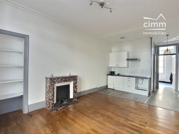 Découvrez à la location cet appartement de type T2 de 42,71 m², idéalement placé rue Thiers à Grenoble.