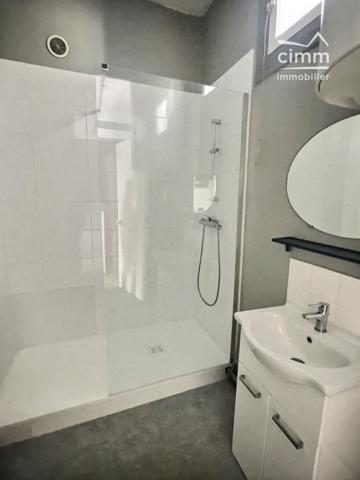 Découvrez à la location cet appartement de type T2 de 42,71 m², idéalement placé rue Thiers à Grenoble.