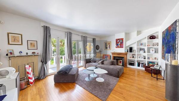 Vente                                                      Maison
                        
                     6 pièces                      160 m2                     à Le Pecq
