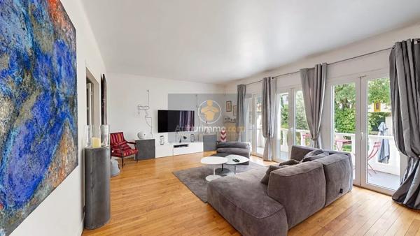 Vente                                                      Maison
                        
                     6 pièces                      160 m2                     à Le Pecq