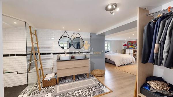Vente                                                      Maison
                        
                     6 pièces                      160 m2                     à Le Pecq
