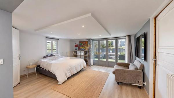 Vente                                                      Maison
                        
                     6 pièces                      160 m2                     à Le Pecq