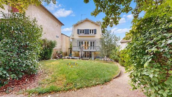 Vente                                                      Maison
                        
                     6 pièces                      160 m2                     à Le Pecq