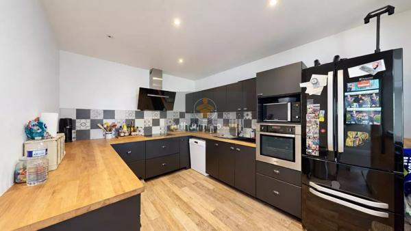 Vente                                                      Maison
                        
                     6 pièces                      160 m2                     à Le Pecq