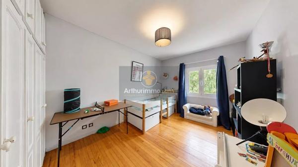 Vente                                                      Maison
                        
                     6 pièces                      160 m2                     à Le Pecq