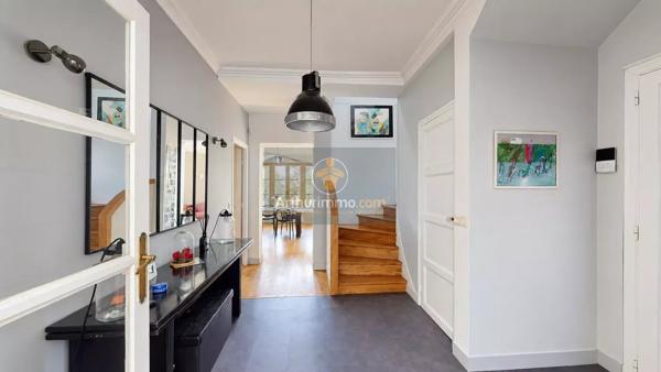 Vente                                                      Maison
                        
                     6 pièces                      160 m2                     à Le Pecq