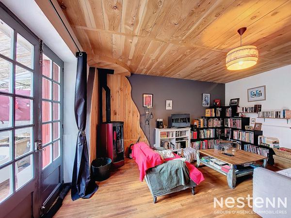 A Vendre Maison en pierre rénovée de 160 m² avec jardin à proximité immédiate des commodités