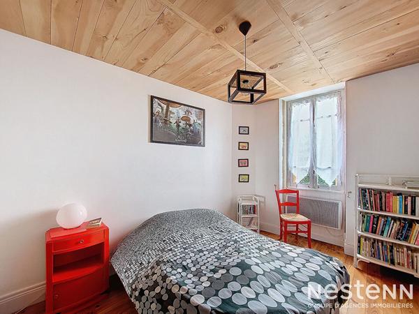 A Vendre Maison en pierre rénovée de 160 m² avec jardin à proximité immédiate des commodités