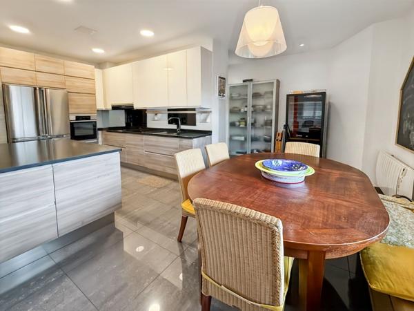 Appartement 5 pièces 135.74 m2