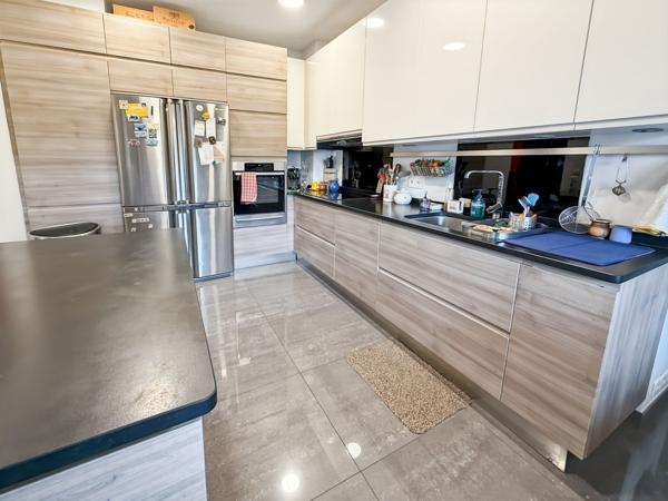 Appartement 5 pièces 135.74 m2
