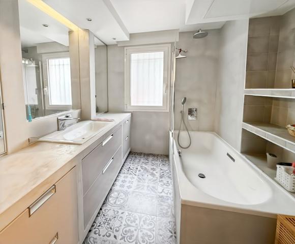 Appartement 5 pièces 135.74 m2