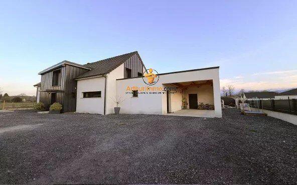 Vente                                                      Maison
                        
                     5 pièces                      237 m2                     à Lourdes