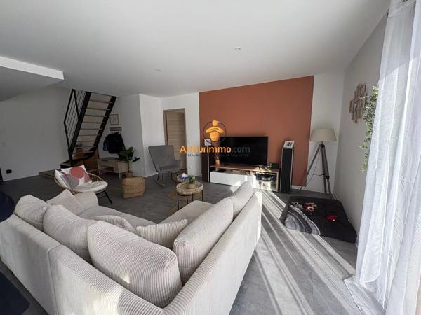 Vente                                                      Maison
                        
                     5 pièces                      237 m2                     à Lourdes