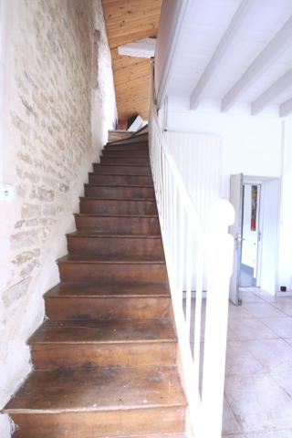 Maison 6 chambres avec nombreuses dépendances sur terrain de 10850m2