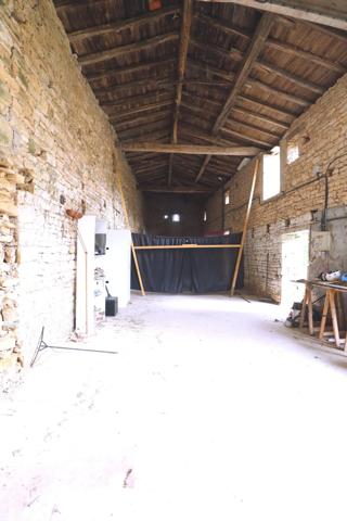 Maison 6 chambres avec nombreuses dépendances sur terrain de 10850m2