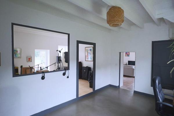 Maison 6 chambres avec nombreuses dépendances sur terrain de 10850m2